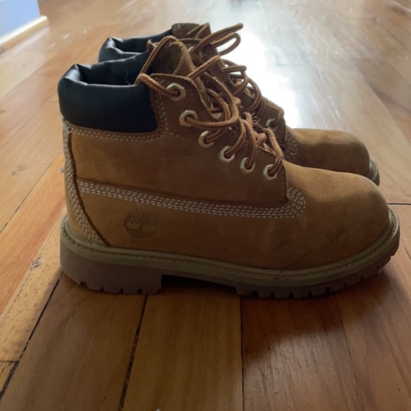 Boys Timberlands - Picture 4 of 5
